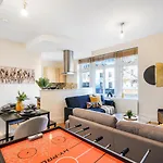 Central Hackney Abode - Balcony