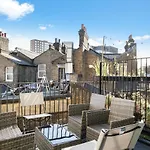 Central Hackney Abode - Balcony