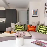 2 Bedroom Apartment In London Bridge