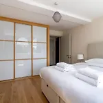 2 Bedroom Apartment In London Bridge