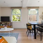 2 Bedroom Apartment In London Bridge