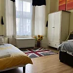 Comfy Rooms. Shared East London Homestay.