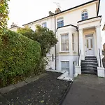 Stunning & Stylish 2 Bed Flat In West London