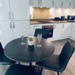 Luxury 2 Bedroom Apartment - Canning Town