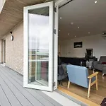 Greenwich O2 Apartment