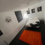 A Two Bedroom Cosy Hideaway Based In Greenwich