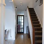 London - 4 Bed - Sleeps 8 - Garden - Pet Friendly