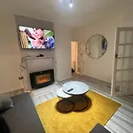 A Two Bedroom Cosy Hideaway Based In Greenwich