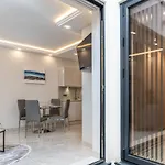 Luxurious 2 King-Size Bed Flat With Patio