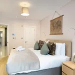Luxurious 2 King-Size Bed Flat With Patio