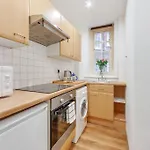 Regent\'S Park Apartment