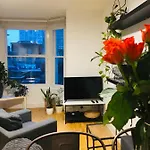 20 Min To Central London- 2 Bedrooms Apartment