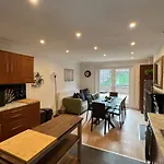4 Bed House 10 Min Walk To Tube