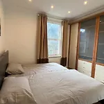 4 Bed House 10 Min Walk To Tube