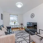Kensington & Chelsea - Stylish Apartment In Central London