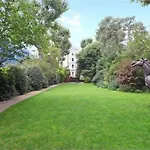 Stunning 2 Bed/2Bath Flat In Heart Of Kensington
