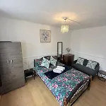 2 Bedroom Flat, 2 Minutes Walk To Bethnalgreen Station, Central London