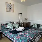 2 Bedroom Flat, 2 Minutes Walk To Bethnalgreen Station, Central London