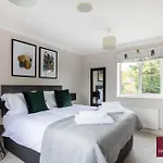 Wimbledon - Driveway Parking Garden 4Bed
