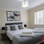 Wimbledon - Driveway Parking Garden 4Bed
