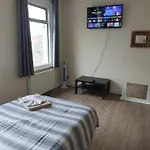 Family Friendly 3 Bedroom Flat Zone 2 - Children Stay Free!