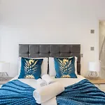 Luxurious 2 Bedroom - Apartment - Central Location