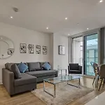 Stylish And Spacious- One Bed In Nine Elms