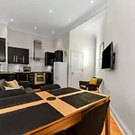 Modern 2 Bedroom Flat For 4 In Greater London