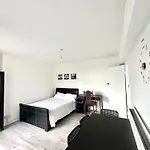 Fabulous 3 Bedroom Flat Sleeps 6