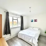 Fabulous 3 Bedroom Flat Sleeps 6