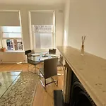 Two Bed Apartment Minutes From Hammersmith