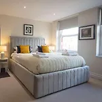 Kensington High Street One Bed