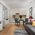 Chic Apartment - Fabulous Central Location In Zone 1