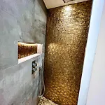 Modern Studio Apartment With Free Wifi