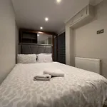Hyde Park Haven By Urban Retreats