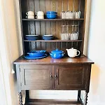 Charming, Renovated Residence In Willesden Green