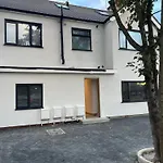 Luxury Stay House With 2 Bedrooms Free Driveway Parking Close To Central London Wembley Stadium And Shopping Malls
