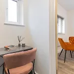 Beautiful-Cosy-King Sized Bed Flat 3 Min Walk To Tube Station