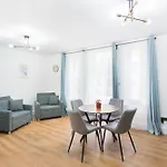 City Centre One Bedroom Apartment Next To Station, Newly Renovated