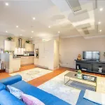 Casa Italia Near Hyde Park & Queens Gate, In South Kensington With Ac Air Conditioning & Washing Machine Dryer