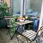 Luxury, Spacious 2 Bed Flat In London