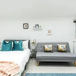 S3 Central-Comfy,Quiet Studio-Balcony