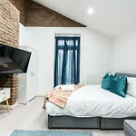 S3 Central-Comfy,Quiet Studio-Balcony