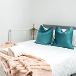 S3 Central-Comfy,Quiet Studio-Balcony