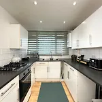 Stunning Flat: Near Wembley Stadium!