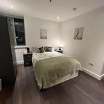 New Apartment For 8 20 Mins Central London Bp153