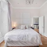 Chic Cosy Flat In Pimlico, Central London Pass The Keys