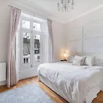 Chic Cosy Flat In Pimlico, Central London Pass The Keys