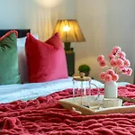 5 Star - Stylish 2 Bed Home In London -Excel, City Airport