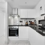 Modern One Bedroom Flat - Sleeps 3 - Transport Links - Finchley Road, Euston, King Cross Station - London Nw3
